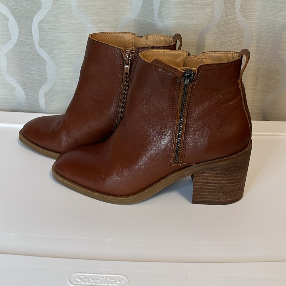Crown Vintage Brown Faux Leather Booties Size 6.5 - Picture 4 of 8